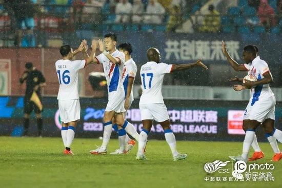 维拉狂揽主场15连胜，英超历史中仅红军、曼市双雄有过更长纪录英超第16轮，阿斯顿维拉主场1-0击败阿森纳，收获联赛主场15连胜。